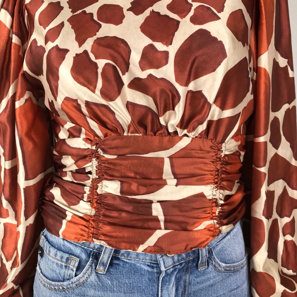 Luxxel Brown and Cream Open-Back Tie Blouse - Picture 4 of 6